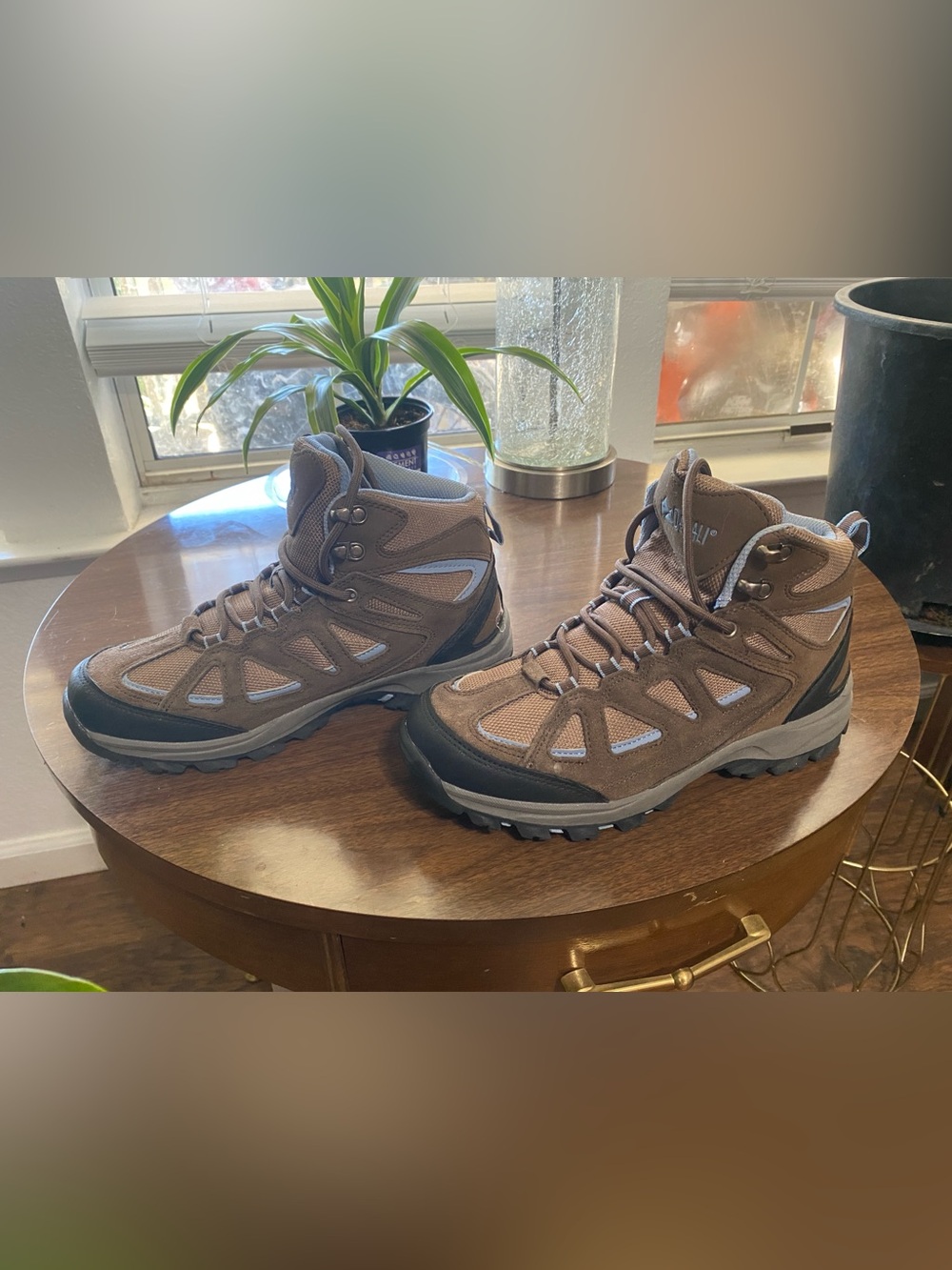 Denali Women’s Hiking Boots Size 9